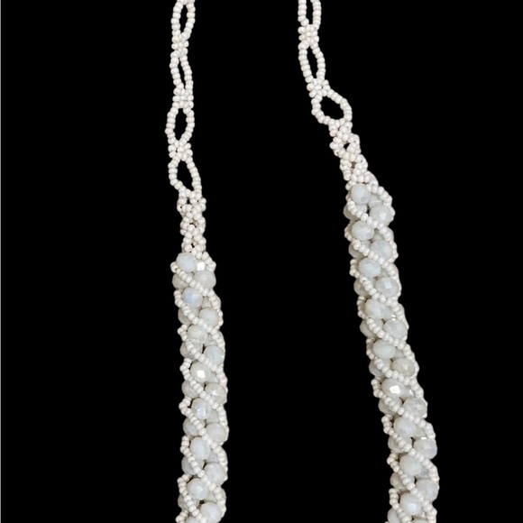 White Beaded Necklace with Glittery Faceted Beads and Spiralling Seed Beads NWOT - Picture 4 of 4